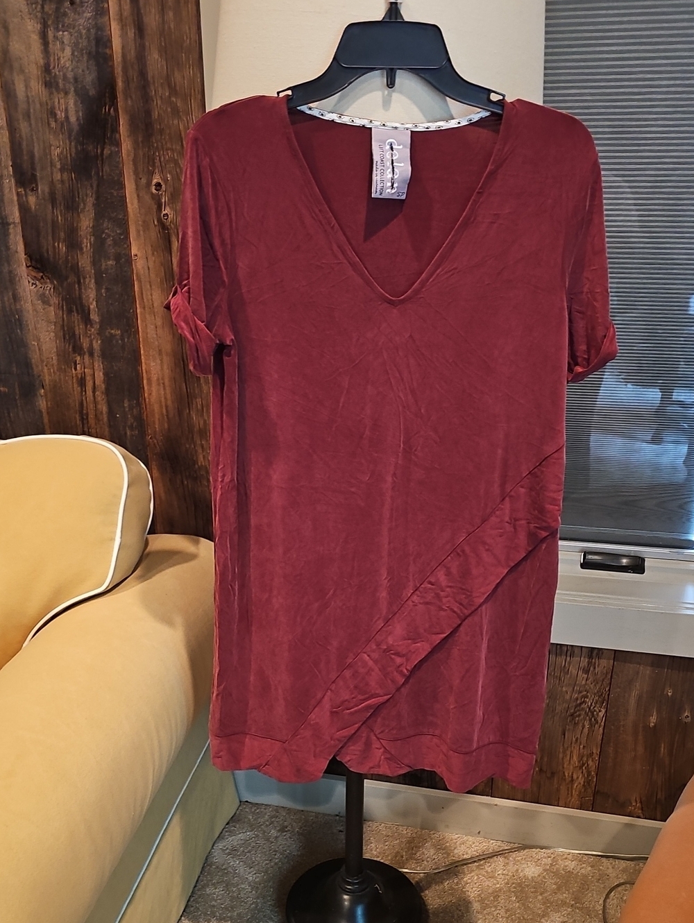 V-Neck Short Sleeve Dress in Burgundy